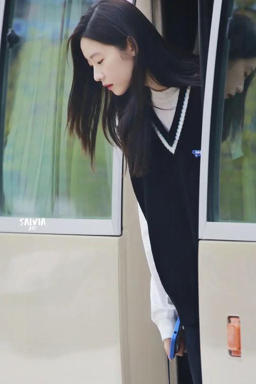 娱乐吃瓜酱女大学生